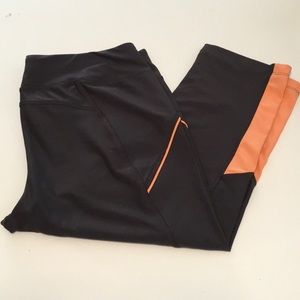 AVIA charcoal and orange cropped leggings